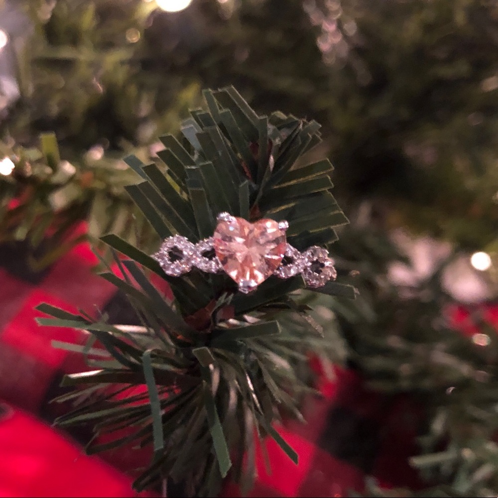 Dazzling heart ring